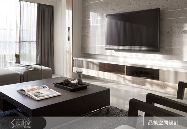 屋主與三個小孩共同居住的空間。當地雖沒有北市的繁華