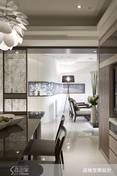 屋主與三個小孩共同居住的空間。當地雖沒有北市的繁華