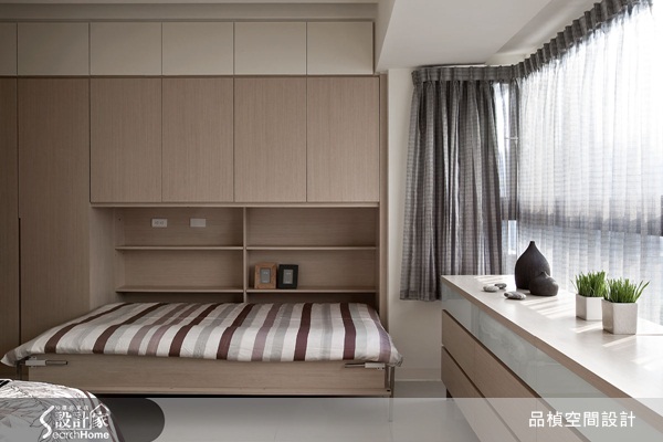 屋主與三個小孩共同居住的空間。當地雖沒有北市的繁華