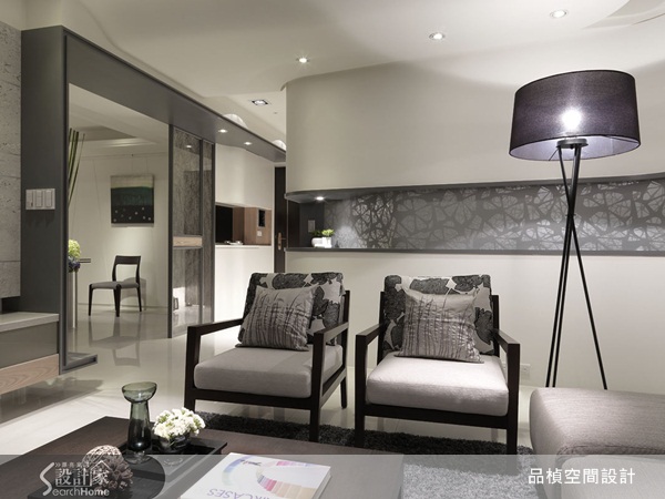 屋主與三個小孩共同居住的空間。當地雖沒有北市的繁華