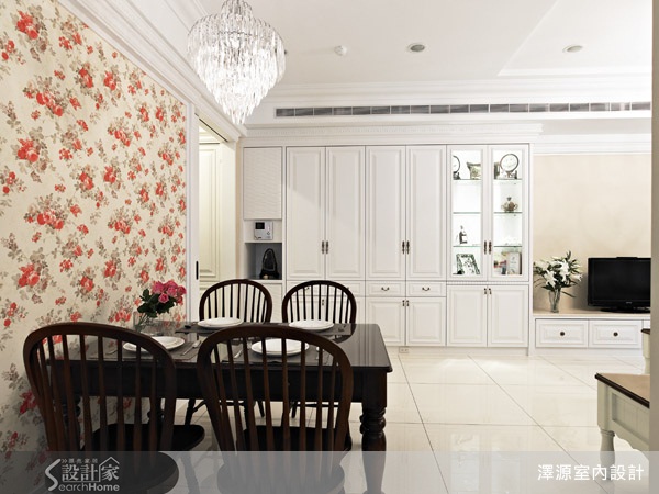 本案屋主並不希歡低矮樓高，因而空間雖有挑高3米7的高