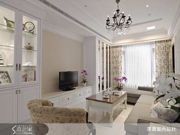 本案屋主並不希歡低矮樓高，因而空間雖有挑高3米7的高