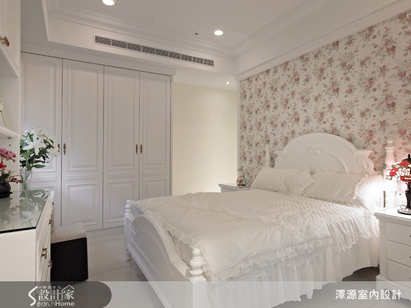 本案屋主並不希歡低矮樓高，因而空間雖有挑高3米7的高