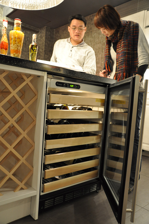 民國85年，許宏榮與妻子兩人在台北縣土城開始了他們人