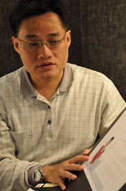 民國85年，許宏榮與妻子兩人在台北縣土城開始了他們人