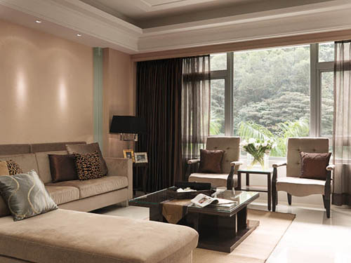 房子的樓層可使客廳享受到十分美好的窗景及採光，演拓