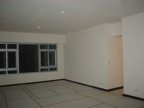 房子的樓層可使客廳享受到十分美好的窗景及採光，演拓