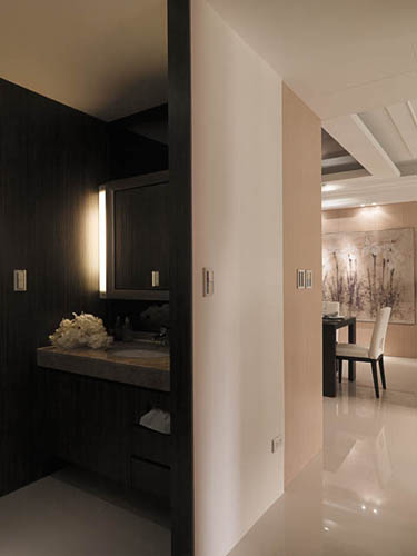 房子的樓層可使客廳享受到十分美好的窗景及採光，演拓