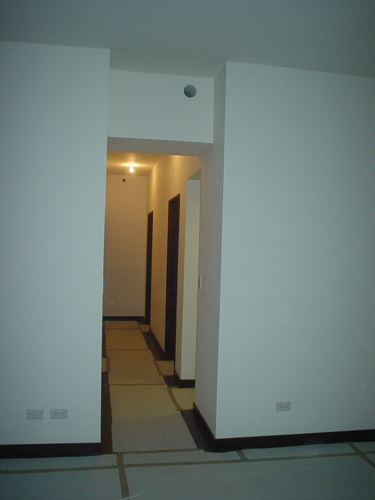 房子的樓層可使客廳享受到十分美好的窗景及採光，演拓