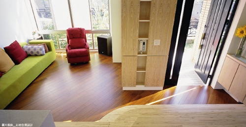 我家客廳的窗口在滲水，若要處理的話要花多少錢？小偷