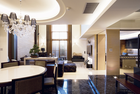 陽宅內部格局經常聽到的沖煞之一就是大門穿堂，稱之為