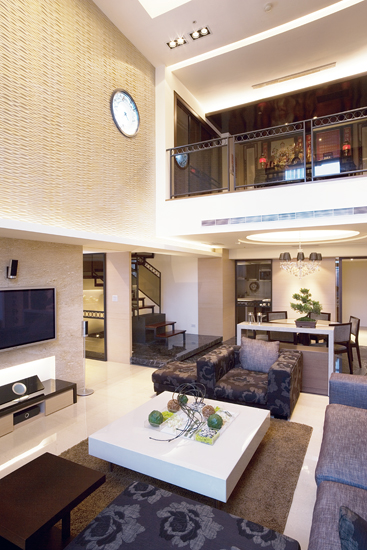 一般住家房子多會設置神位,用來功奉神明與祖先,但神