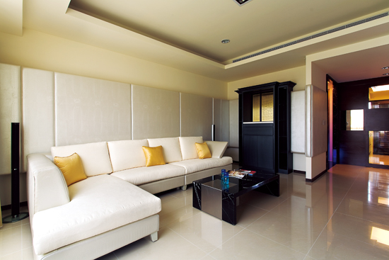 一般住家房子多會設置神位,用來功奉神明與祖先,但神