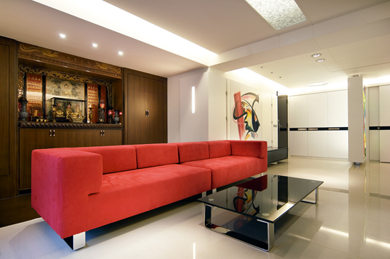 一般住家房子多會設置神位,用來功奉神明與祖先,但神