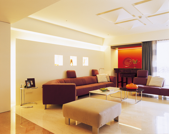 一般住家房子多會設置神位,用來功奉神明與祖先,但神