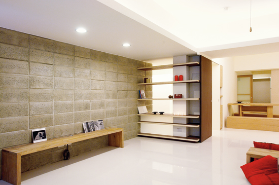 客廳陰暗的情況就風水方面看來，有一句話可作解釋，『