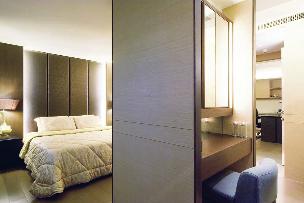 光線對於臥室是重要的,但床的擺放位置又不能緊鄰窗戶