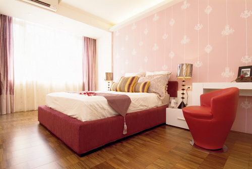 增加桃花最直接的聯想就是插鮮花開運,紅色、淡紫色、