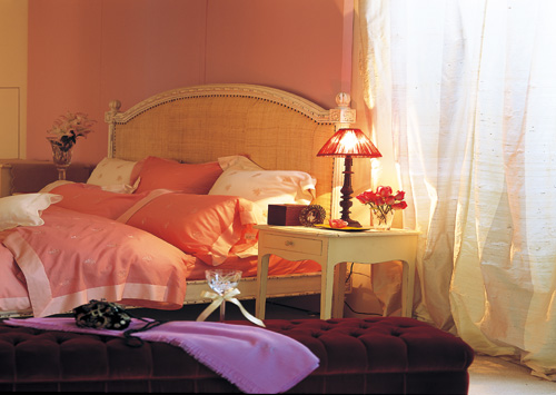 增加桃花最直接的聯想就是插鮮花開運,紅色、淡紫色、