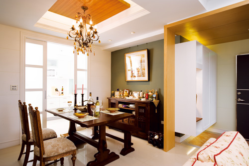 進門立刻就能看見廚房爐火，這種情況較容易出現在小套