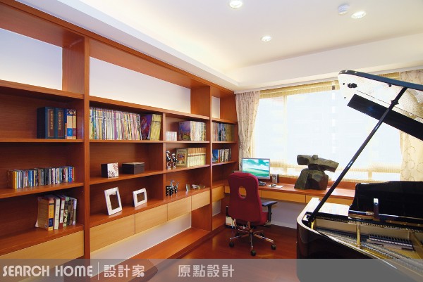 因為屋主的舊家以歐風雕刻繁複設計為主軸，因此希望新