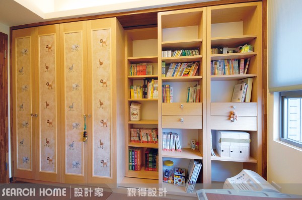 愛看書的全家人有大量的藏書，對於空間規劃的第一個需