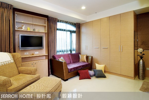 在25坪的空間中，要打造出寬敞的居住空間，並同時兼顧