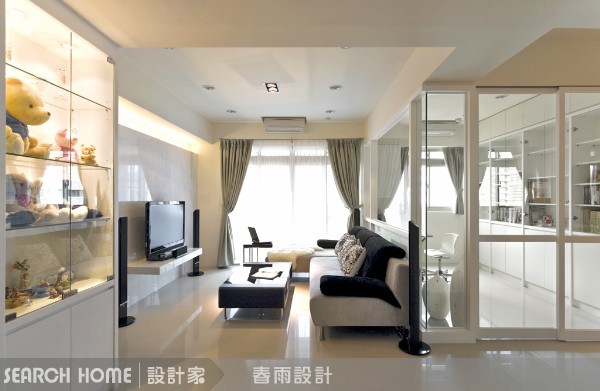 喜愛純白色系的年輕夫妻買下台北市南港的20坪新屋，透