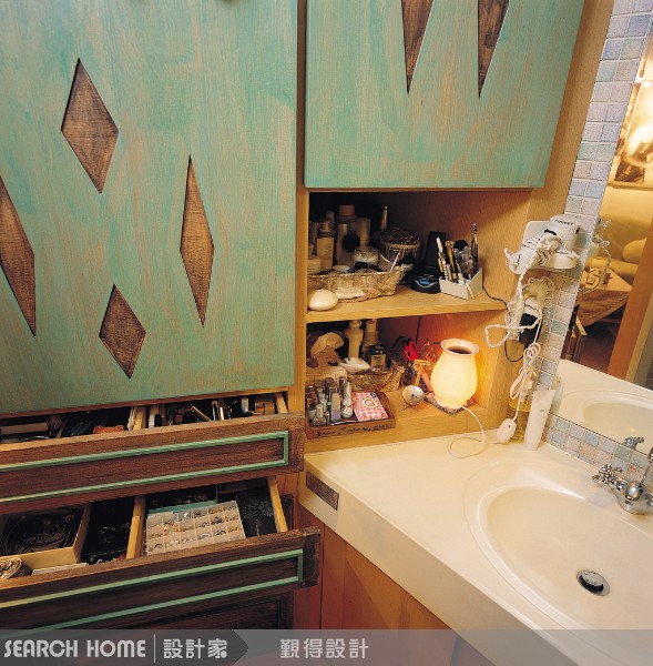 即便匆忙的一天還未結束，回家之後還得繼續和工作奮戰