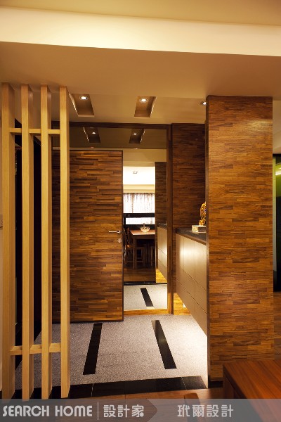 玄關;天花板;燈光