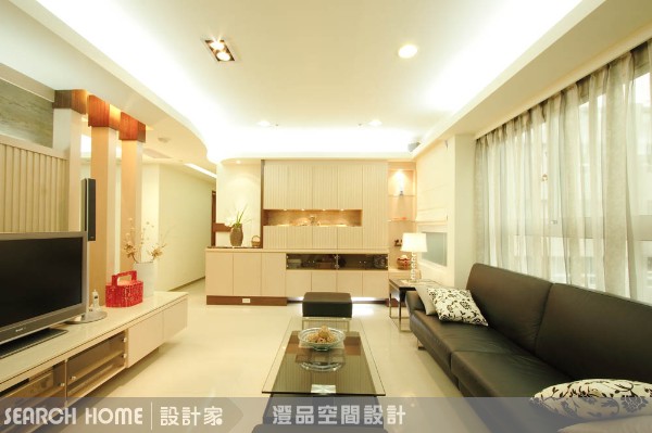 屋主希望擁有一個淺色、單純又不失變化的居住空間，也