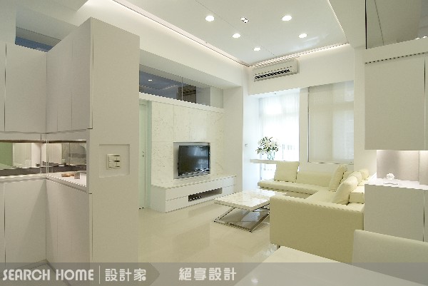 以北歐都會風格貫穿整體空間，並運用白色語彙替空間帶