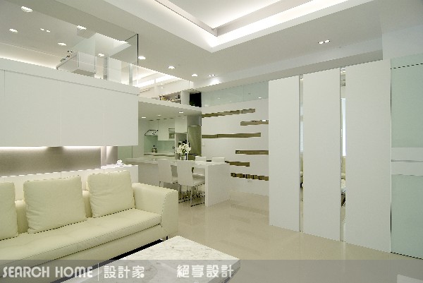 以北歐都會風格貫穿整體空間，並運用白色語彙替空間帶
