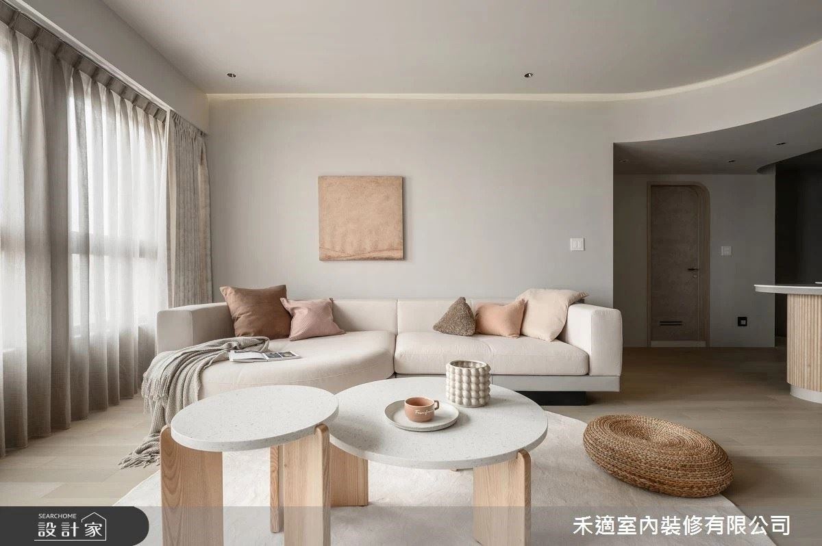 中古屋翻新輕盈優雅現代風！弧形修樑並展現韻律美，不規則中島延展空間且凝聚兩人情感－設計家 Searchome