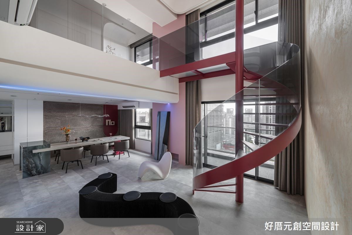 二次合作讓當代藝術走進複層住宅！57 坪挑高樓中樓訂製旋轉樓梯，美術展館型態佈局讓日常充滿藝術氣息－設計家 Searchome