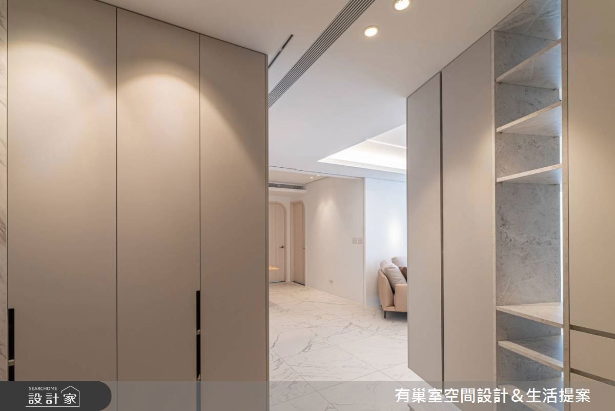 善用格局轉向與雙洗手台設計,為55 坪簡約美宅打造收納與生活機能兼具的質感生活-設計家 Searchome