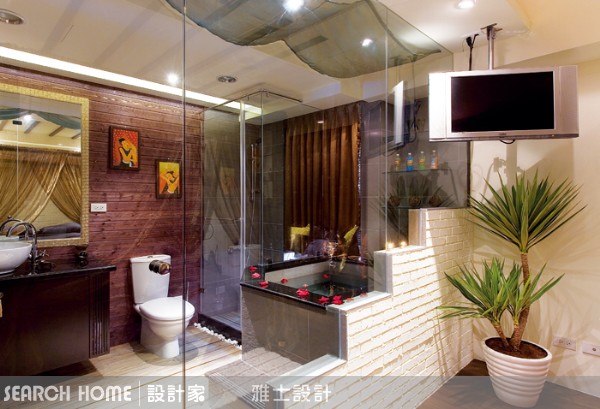 驚!幹嘛沒事和正在噓噓的老爸聊天，難不成老爸噓噓不