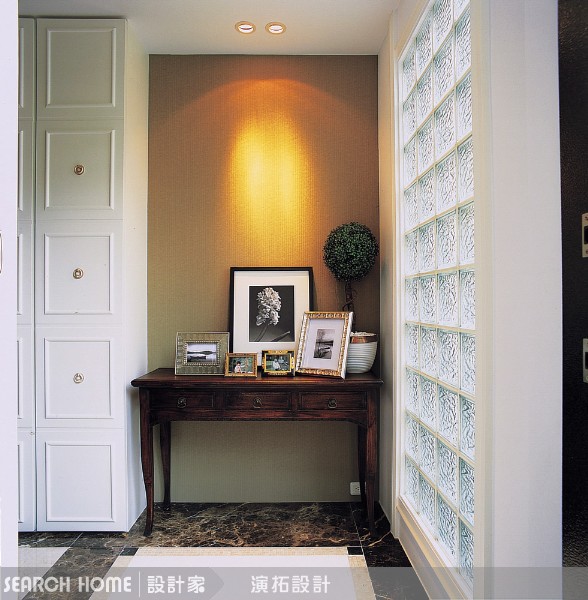 畸零空間，用櫃子整個給他包起來
有些老房子真的很奇