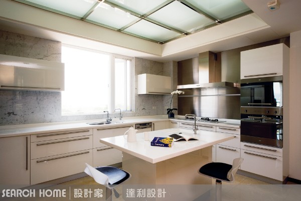 條件１０：大大調理區，作菜上菜不慌張
一般歐式廚房