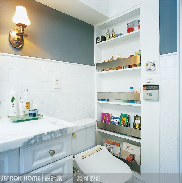 以下是幾種浴室的不敗收納法：
轉角架及三角架：
九