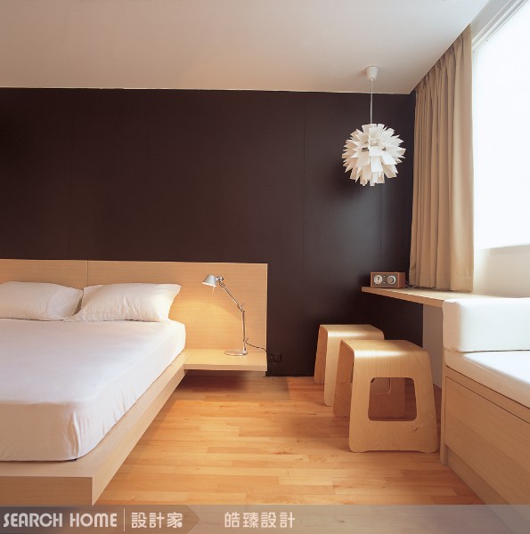 沒有床頭板，與人溝通不良
床頭要靠牆＋一定要有床頭