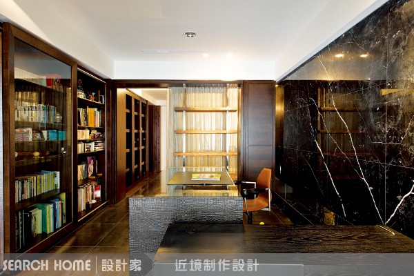 壁紙，最會畫虎嵐的建材
歐洲高級奢華風的居家空間裡