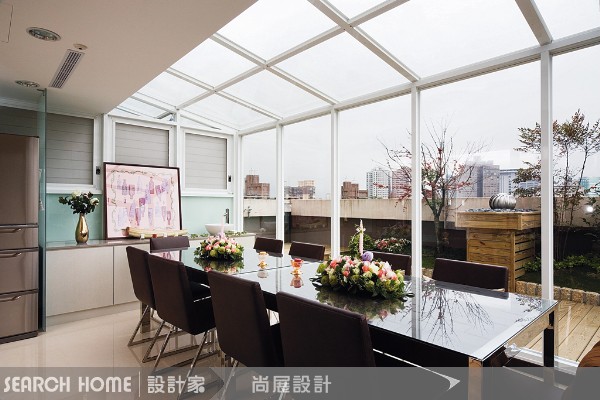 誰說鋁門窗一定要是咖啡色或是金屬色
是的，老爺夫人