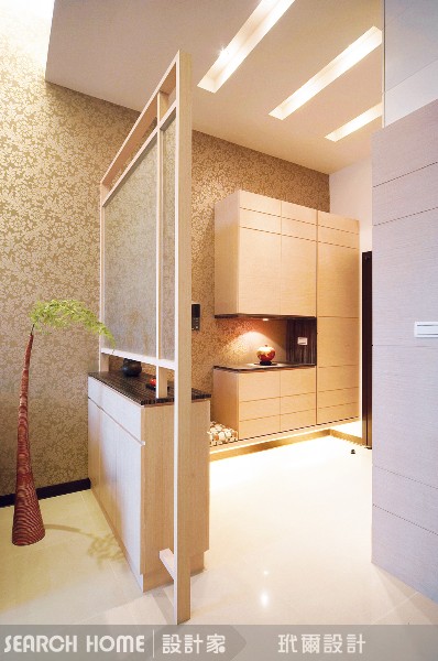 俗語說，虛即是實，實即是虛，除了可以開開關關的門外