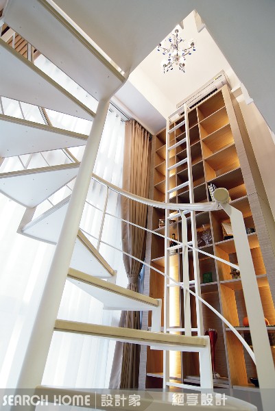 請想像一下～「我家很小，但我很會收納！樓梯下可以收