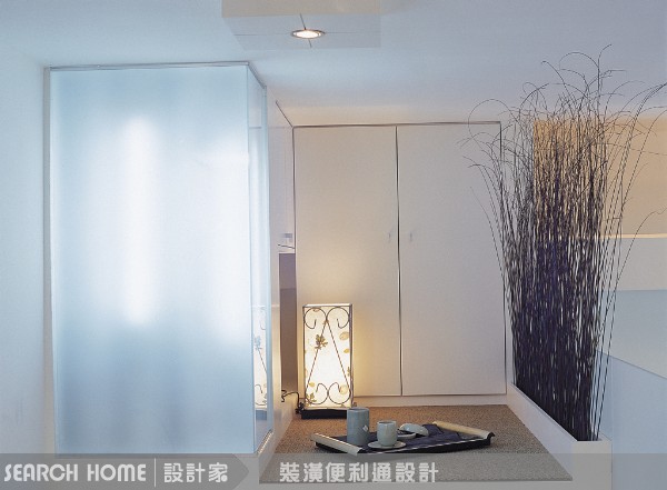 設計手法６：運用噴砂玻璃當燈箱兼隔間
噴砂玻璃的問