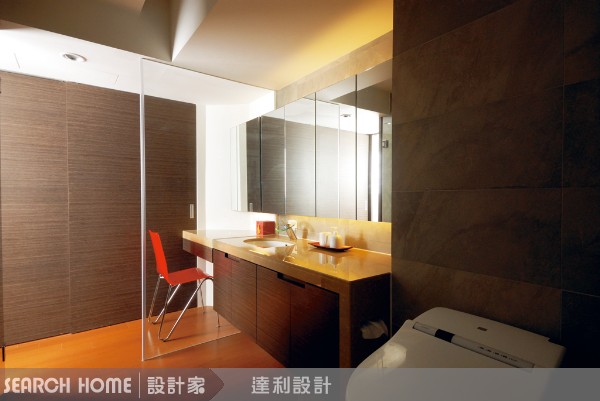 一字型衛浴空間規劃：馬桶、洗手台、洗澡
一般常見的