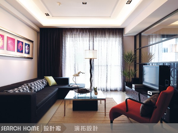 高級的FULL HD需要搭配華麗的視廳櫃，漂亮的電視背牆