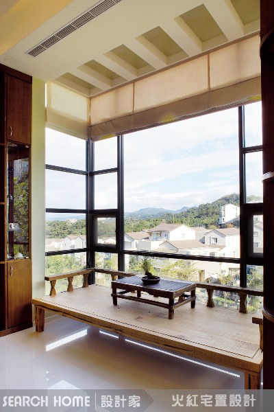 誰說鋁門窗一定要是咖啡色或是金屬色
是的，老爺夫人