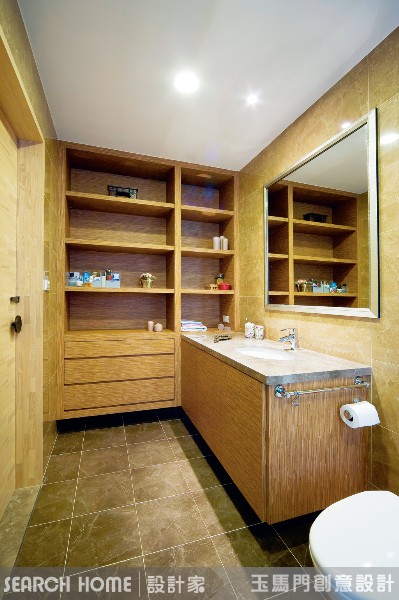 一字型衛浴空間規劃：馬桶、洗手台、洗澡
一般常見的